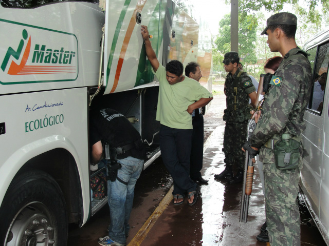 Operação Ágata 3 apreende drogas e contrabandos na fronteira com a Bolívia Operação Ágata 3 apreende drogas e contrabandos na fronteira com a Bolívia