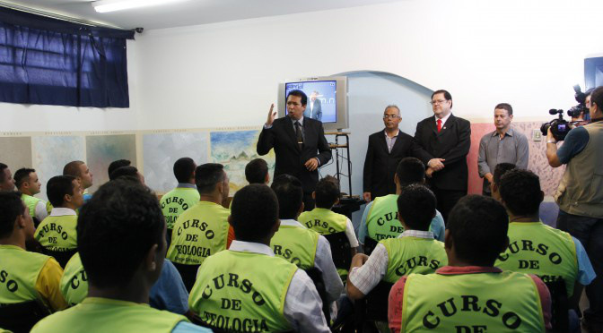Curso de Teologia proporciona conhecimento a detentos de Campo Grande Curso de Teologia proporciona conhecimento a detentos de Campo Grande