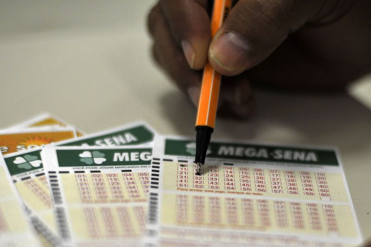 Mega-Sena deve pagar neste sábado prêmio de R$ 45 milhões Mega-Sena deve pagar neste sábado prêmio de R$ 45 milhões