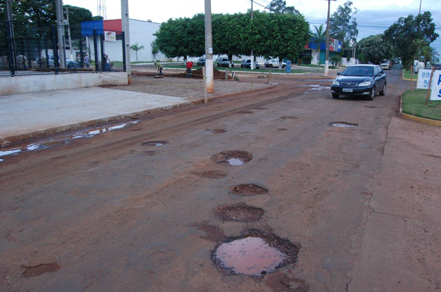 Operação tapa-buracos não foi iniciada em Amambai Avenida Pedro Manvailer, em Amambai.