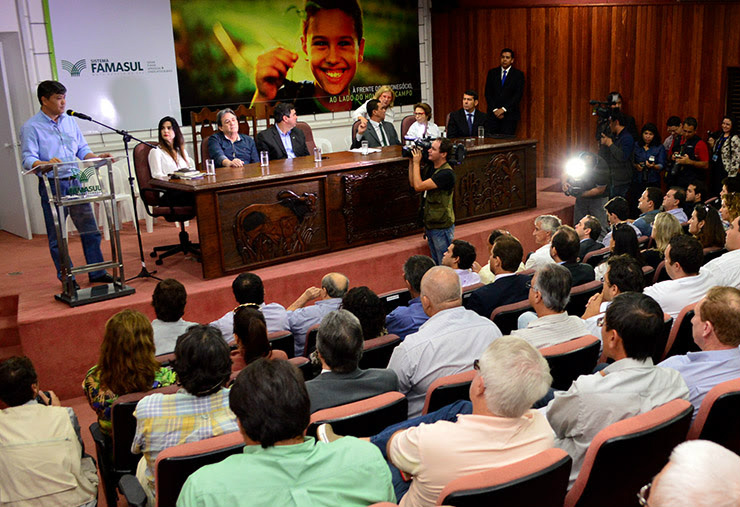 Setor produtivo de MS comemora aprovação da PEC 71 Na reunião realizada no final de agosto, senadores falaram da PEC 71 aos 350 produtores rurais presentes / Foto: Divulgação