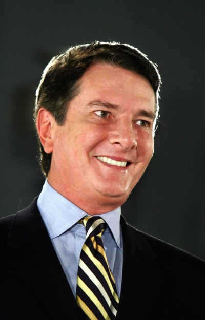 Collor apresenta parecer sobre projeto que regula acesso a informações oficiais