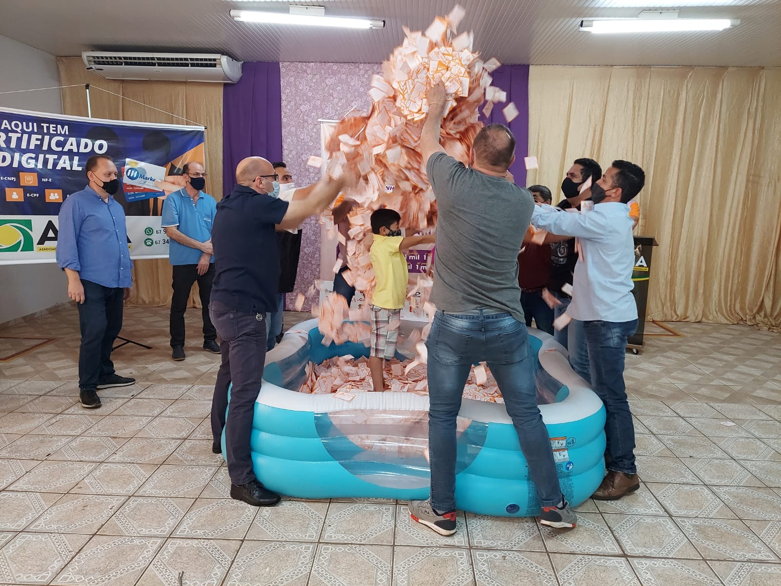 Márcio Mauri é o ganhador do maior prêmio da Campanha Família Premiada da Acia Fotos: Raquel Fernandes