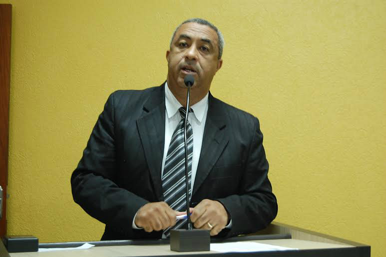Carlinhos e Protético pedem maior atenção às associações de moradores Vereador quer a implantação de programa de inclusão do jovem no mercado de trabalho // Foto: Assessoria