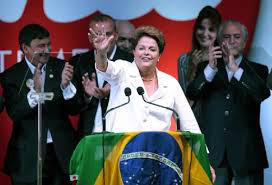 Perillo comemora vitória e diz que Dilma terá de "juntar cacos" de país dividido Perillo comemora vitória e diz que Dilma terá de "juntar cacos" de país dividido