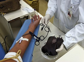 Risco de contrair HIV em transfusão no Brasil é 20 vezes maior que nos EUA Risco de contrair HIV em transfusão no Brasil é 20 vezes maior que nos EUA