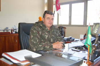 O comandante 17º RC Mec, tenente coronel Oswaldo Ungaretti. ((Foto: Moreira Produções))