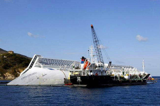Encontrados mais 4 corpos no Costa Concordia