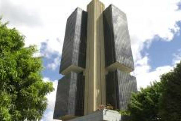 Setor público tem déficit recorde de R$ 23 bilhões Banco Central anunciou que, em 12 meses, déficit primário atingiu R$ 125,139 bilhões, o que corresponde a 2,11% do Produto Interno Bruto (PIB)Agência Brasil/Arquivo