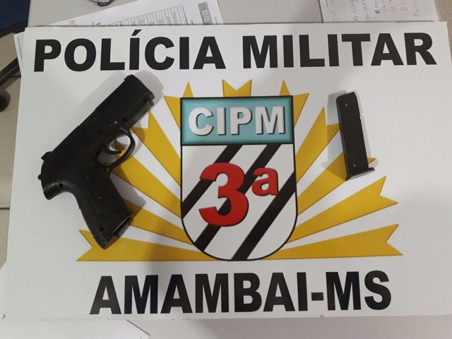 Homem é preso portanto simulacro de Pistola