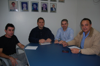 Membros da diretoria da Acia, durante reunião para organizar o Liquida Amambai. Foto: Moreira Produções