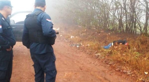 Homem é executado com mais de 20 tiros de pistola na fronteira Homem é executado com mais de 20 tiros de pistola na fronteira