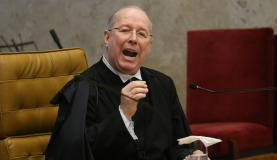 Constituição completa 28 anos em clima de normalidade O ministro Celso de Mello disse ser preciso reafirmar a “soberania da Constituição” e afirmou que não há “ruptura do processo democrático” no Brasil)Wilson Dias/Agência Brasil