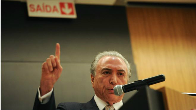 Três impactos do rompimento entre PMDB e governo na crise política Michel Temer: vice-presidente lidera rebelião na base governista, diante da maior recessão econômica em décadas, um escândalo de corrupção nacional e um processo de impeachment da presidente Dilma Rousseff