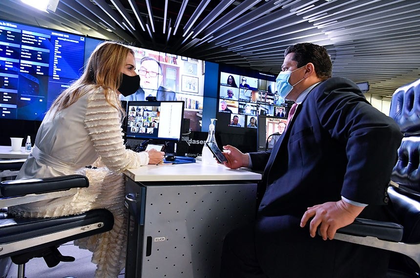 PEC do Fundeb permanente é aprovada no Senado por unanimidade Votação foi conduzida, nesta terça-feira (25) pela senadora Daniella Ribeiro e pelo presidente do Senado, Davi Alcolumbre. O relator, senador Flávio Arns, proferiu relatório favoràvel à PECWaldemir Barreto/Agência Senado