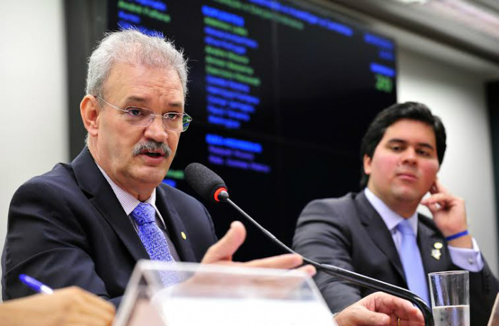 Integrantes da CPI das Órteses e Próteses montam plano para início de audiências Presidente da CPI das Órteses e Próteses, deputado Geraldo Resende (PMDB-MS), durante solenidade de instalação da Comissão / Foto: Assessoria