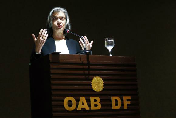 Cármen Lúcia cria comissão para monitorar processos de liberdade de imprensa A presidente do Supremo Tribunal Federal, ministra Cármen Lúcia, defendeu eficácia à Constituição que garante o trabalho do jornalista de informar o cidadão. A ministra participou do Fórum Nacional do Poder Judiciário e Liberdade de ImprensaFoto: Divulgação