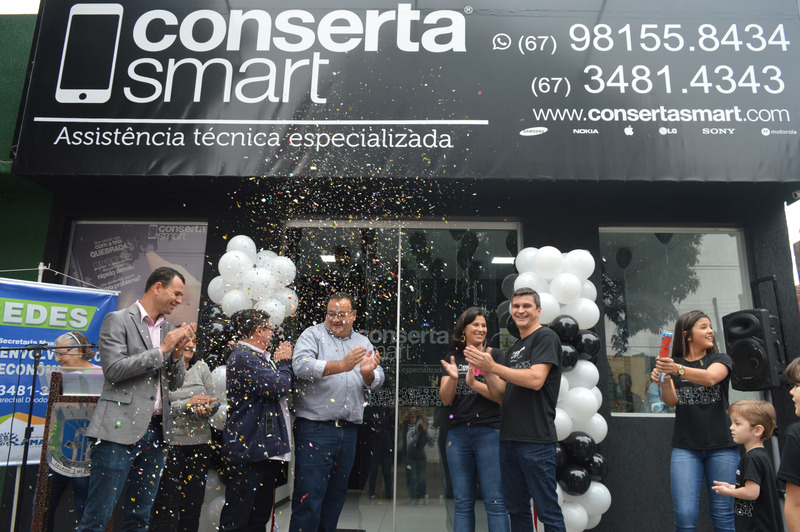 Conserta Smart inaugurou loja em Amambai A loja fica localizada na avenida Pedro Manvailler, em frente aos Correios / Foto: Moreira Produções