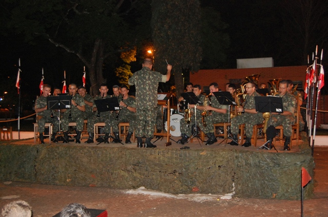 Dia do Soldado: 17º RC Mec realiza atividades na Praça Cel. Valêncio de Brum A Banda do 17º RC Mec de Amambai fez sua apresentação na noite desta quinta-feira na Praça Cel. Valêncio de Brum.