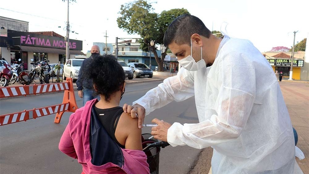 Vacinas contra Covid-19 são eficazes, mas ainda é possível infectar-se Em Amambai, 25.436 pessoas já foram imunizadas ao menos com a 1ª dose / Foto: Amambai Notícias
