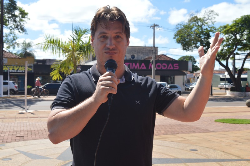 Profissionais da educação de Amambai protestaram contra a Reforma da Previdência O professor da rede estadual de Amambai, Sivaldo Michenco / Foto: Moreira Produções