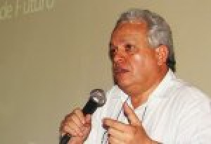 Geógrafo afirma que é uma mentira dizer que no Brasil a terra é produtiva Geógrafo afirma que é uma mentira dizer que no Brasil a terra é produtiva