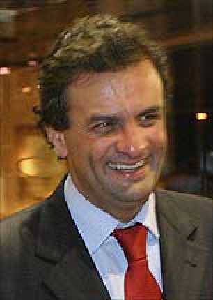 Aécio Neves: a única saída para a oposição Aécio Neves: a única saída para a oposição