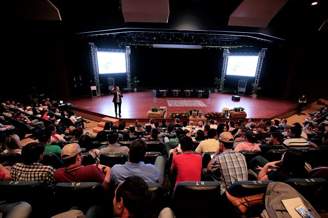 1º Congresso Acadêmico da Aprosoja/MS reúne 800 universitários na capital Evento contou com duas palestras na quinta-feira, além de minicursos e exposição de trabalho na sexta / Foto: Divulgação