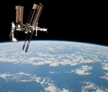 O asteroide passou a 27 mil km do planeta
