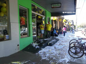Feriado de Páscoa: o que abre e o que fecha em Amambai Fica a critério do comércio abrir ou fechar no sábado de aleluia / Foto: Moreira produções