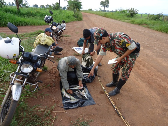 PMA prende três motoqueiros por pesca irregular durante a piracema