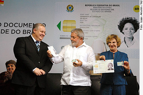 Troca de carteira de identidade por cartão com chip começará no dia 17 Troca de carteira de identidade por cartão com chip começará no dia 17