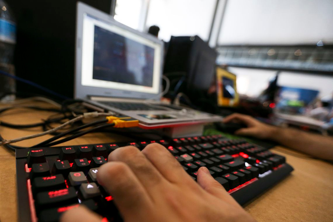 Jovens ainda não confiam em transações pela internet, aponta pesquisa Jovens ainda não confiam em transações pela internet, aponta pesquisa