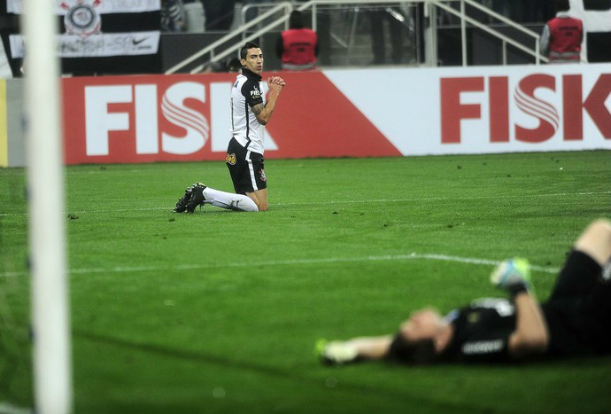 Corinthians arranca empate contra o Grêmio, mas vê distância no topo cair Na busca pelo título, resultado desta noite não foi bom nem para o Corinthians nem para o Grêmio (Foto: Marcos Ribolli)