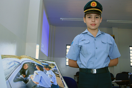 A aluna Mayra, que por indicação de um vizinho participa do projeto há 7 anos.