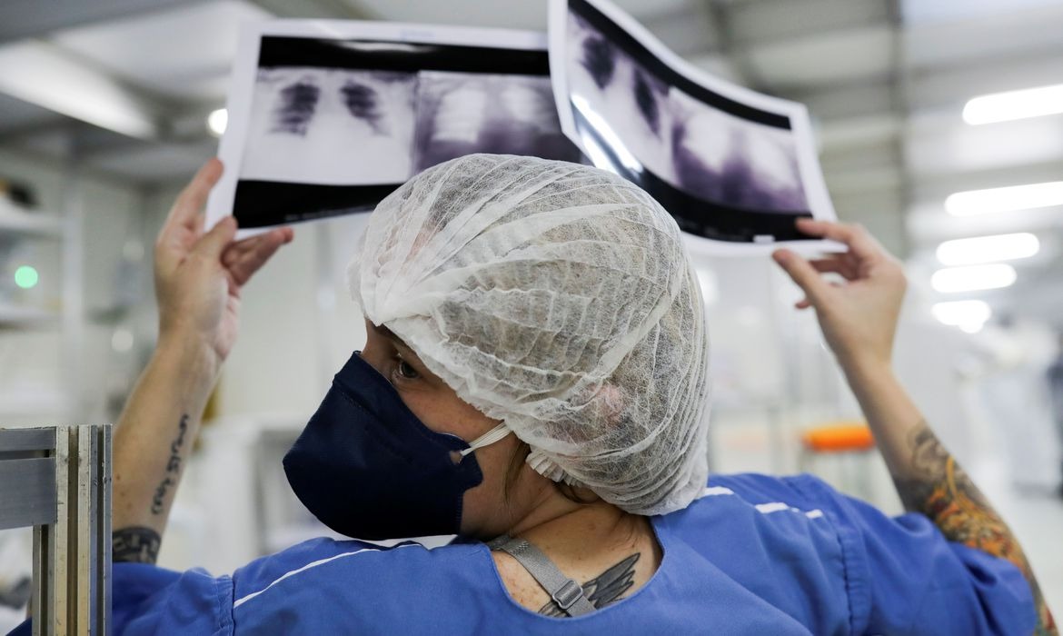 Covid-19: casos somam 20,37 milhões e mortes, 569,4 mil Foto:Divulgação