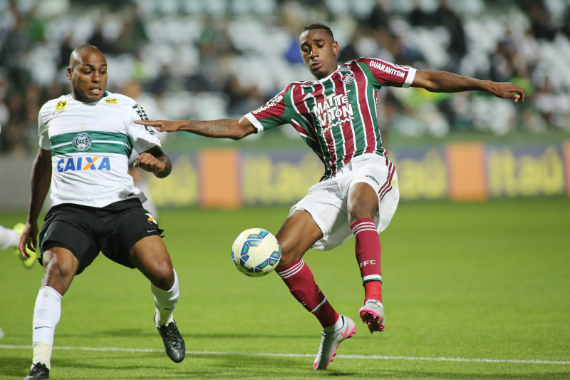 Ruim para os dois: Coxa e Flu fazem jogo disputado e empatam em Curitiba Ruim para os dois: Coxa e Flu fazem jogo disputado e empatam em Curitiba