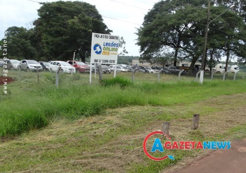 O estacionamento está localizado  na Rodovia MS-156, trecho que liga Amambai a Caarapó, em frente ao Parque de Exposições / Foto: Vilson Nascimento