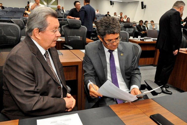 Proposta é de autoria do deputado Professor Rinaldo (à direita)