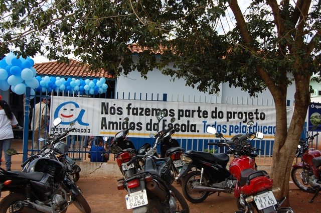 Escola Maria Bataglin promove projeto Amigos da Escola Escola Maria Bataglin Machado recebeu nesta sexta-feira o projeto Amigos da Escola. Foto: Moreira Produções.