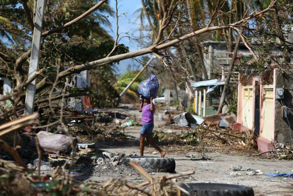 Furacão Matthew: número de mortes no Haiti sobe para 842 O número de mortes no Haiti ainda pode subir, já que as equipes de resgate estão com dificuldades para chegar a vários locais mais isoladosOrlando Barria/EPA/Agência Lusa/direitos reservados