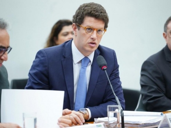 Ministro do Meio Ambiente diz que seca e calor ampliam queimadas Ministro do Meio Ambiente diz que seca e calor ampliam queimadas