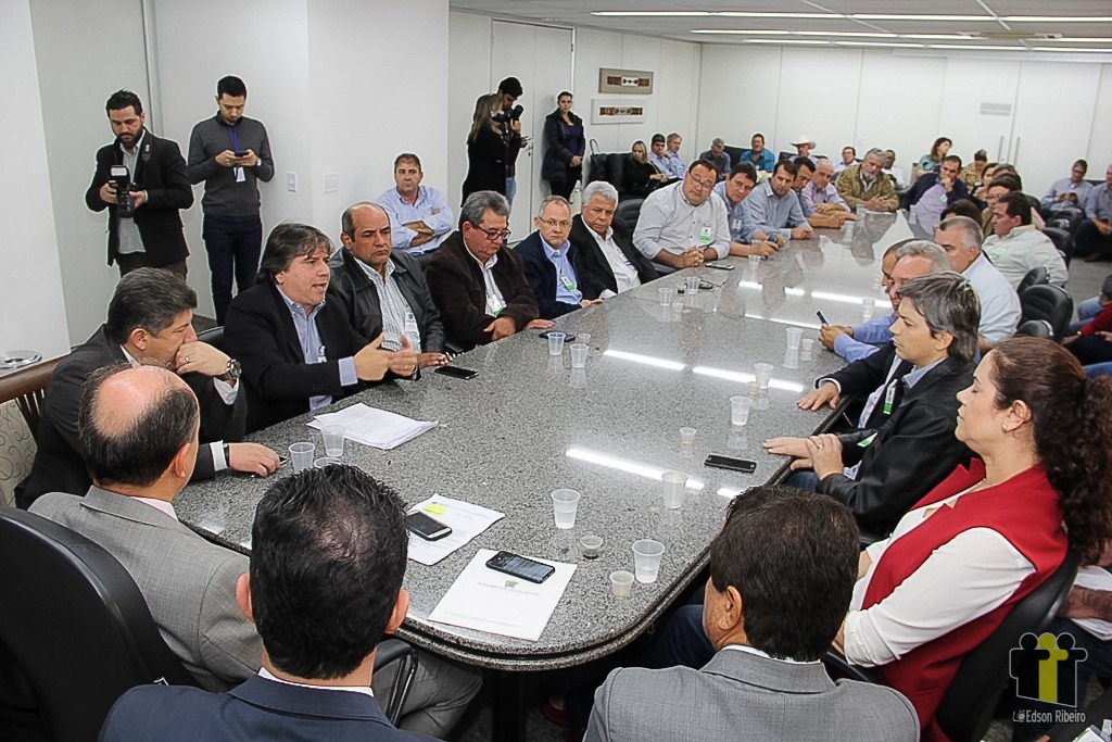Deputados fazem pacto com prefeitos para mudar legislação sobre multas do TCE-MS A reunião ocorreu nessa quarta-feira (05) / Foto: Divulgação