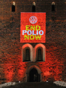 Em 2 de fevereiro a Catedral Turku, na Finlândia, foi iluminada com a mensagem End Polio Now durante concerto beneficente. Rotary Clubs do mundo inteiro estão iluminando ícones arquitetônicos, históricos e turísticos com a mensagem End Polio Now na semana que cai o dia 23 de fevereiro, em homenagem ao aniverário do Rotary. 