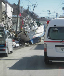 Dano causado pelo tsunami de março no Japão. Foto de Naoko Kurauchi 