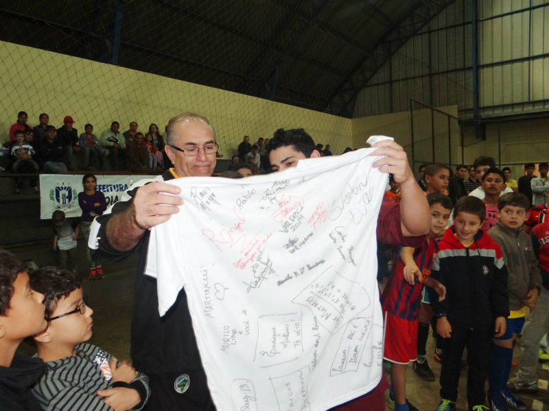 Alunos e ex-alunos de Nelson estiveram presentes para prestigiá-lo / Foto: Moreira Produções
