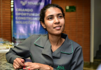 Sistema Famasul conscientiza mulheres e envolve homens aarecepcionista Aline da Costa, que realizou os exames na campanha de 2015 / Foto: Divulgação