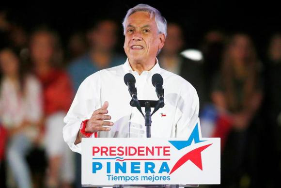 O ex-presidente Sebastián Piñera, candidato de centro-direita à presidência do Chile, é o favorito, devido a uma divisão na base do governo de Michelle Bachelet
