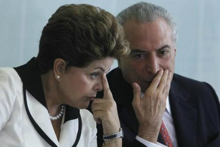 O vice-presidente Michel Temer e a presidente Dilma Rousseff participam de um evento no Palácio do Planalto, em Brasília, em 2012. 03/04/2012 