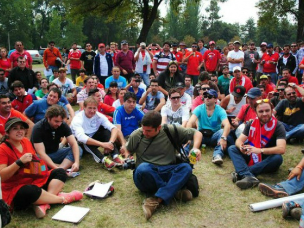 Prefeitura monta megaestrutura para abrigar caravana de chilenos Prefeitura monta megaestrutura para abrigar caravana de chilenos